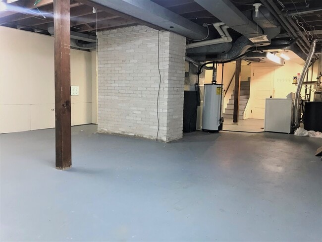 Building Photo - 306 S Owen Dr