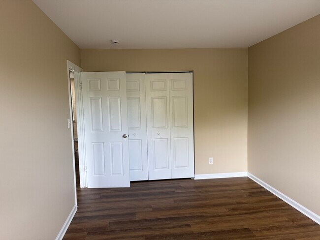 Building Photo - 1351 Monomoy St