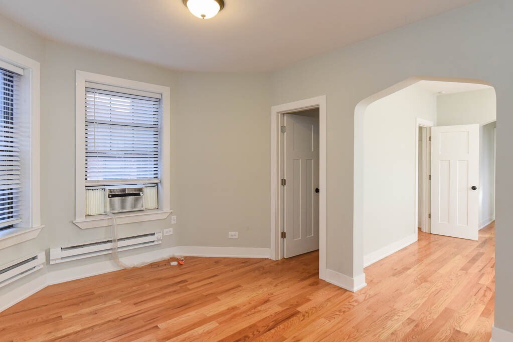 Building Photo - 4418 N Wolcott Ave