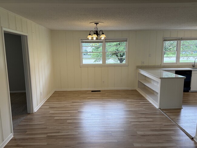 Building Photo - 8009 Whitesburg Dr