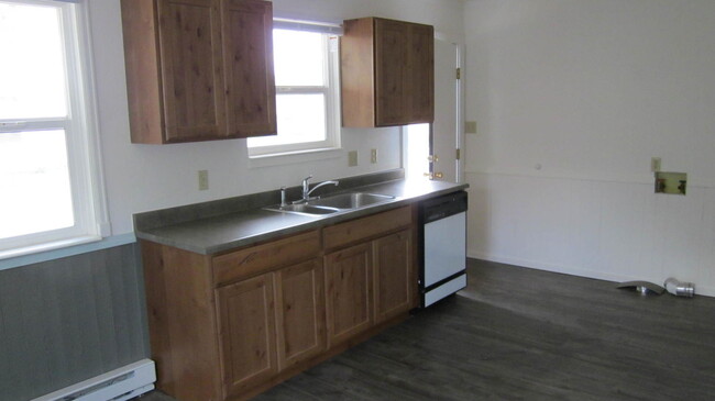 Building Photo - Newly Remodeled 3 Bedroom, 2 Bath Home on ...