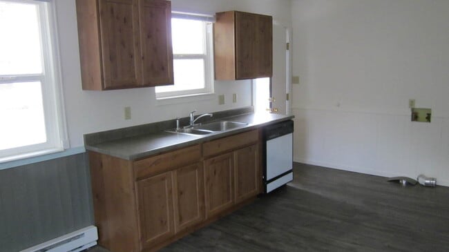 Building Photo - Newly Remodeled 3 Bedroom, 2 Bath Home on Montezuma Avenue