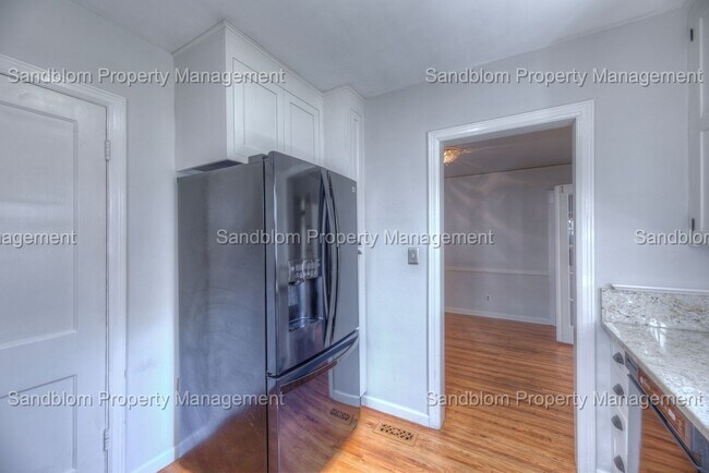 Building Photo - For Lease | Brookside | $1800 Rent | Available now!