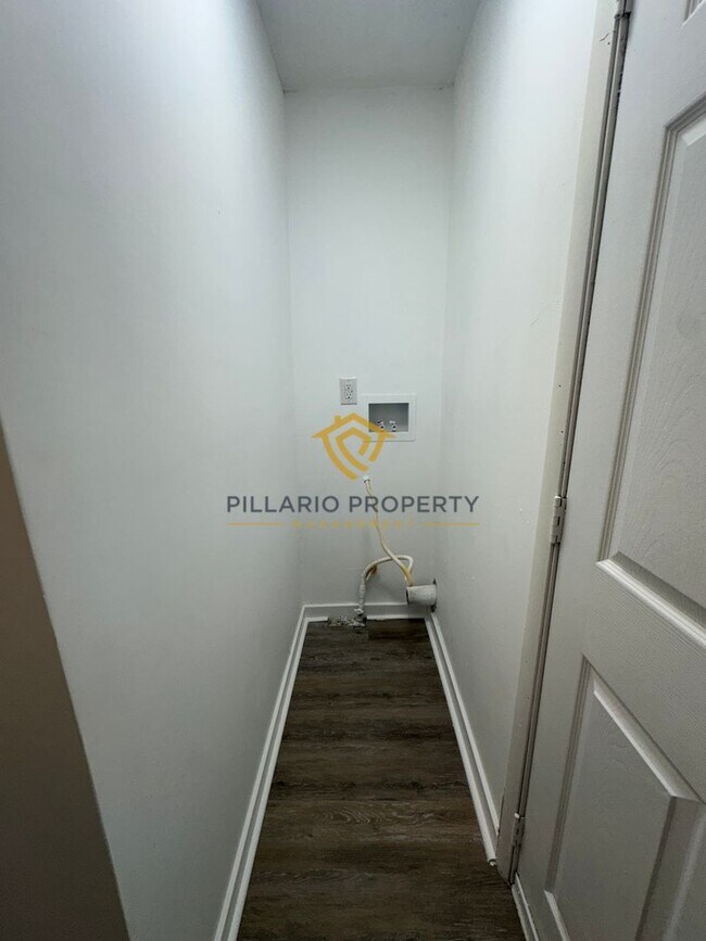 Building Photo - Spacious & Updated 4BR/2BA Home Near Holliday Park — Move-In Ready!