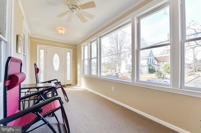 Building Photo - 128 Oak St