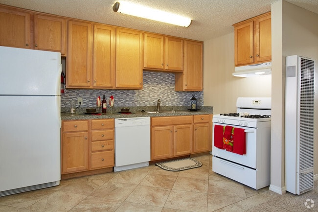 1BR, 1BA - 500 - Marina Bay Club Apartments