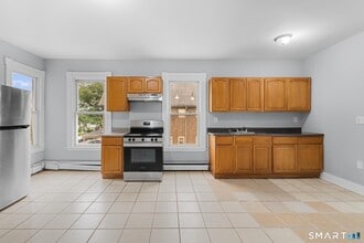 Building Photo - 354 Poplar St