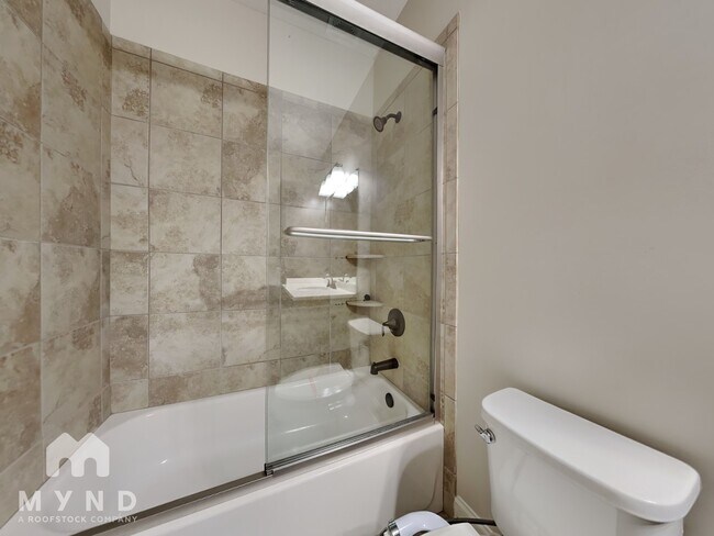 Building Photo - 2995 Manorview Ln