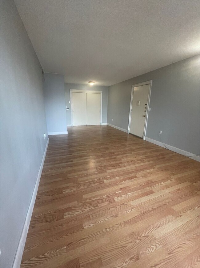 Building Photo - 1700 SW 16th Ct