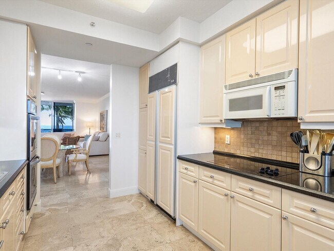 Building Photo - 3200 N Ocean Blvd