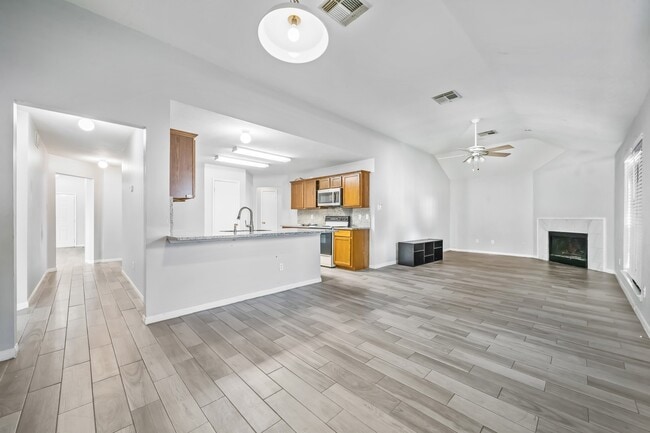 Building Photo - 22623 Round Valley Dr