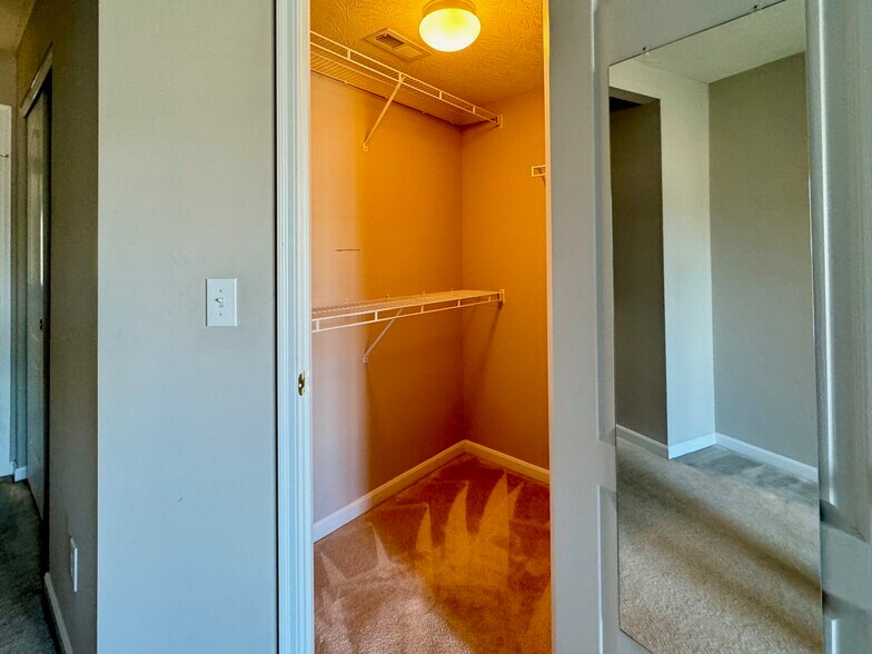 Bedroom Closet - 6549 Twin Lakes Dr