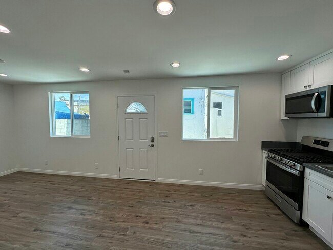 Primary Photo - 2941 9th Ave