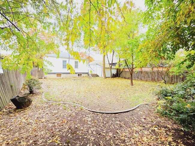 Building Photo - Charming 3 Bedroom, 2 Bath House For Rent!!