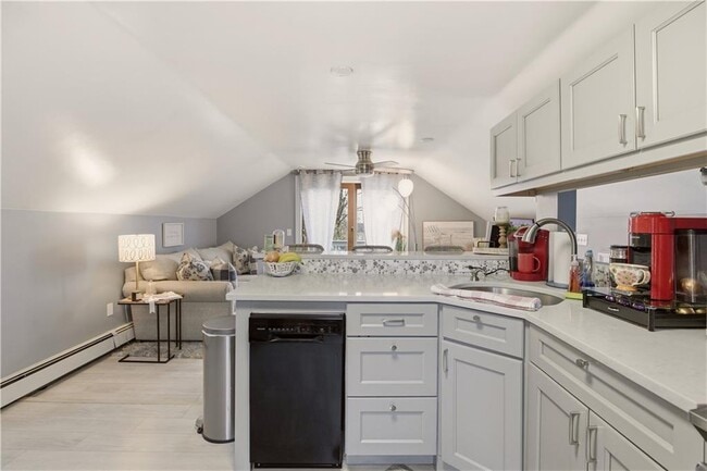 Building Photo - 9 Bacheller St