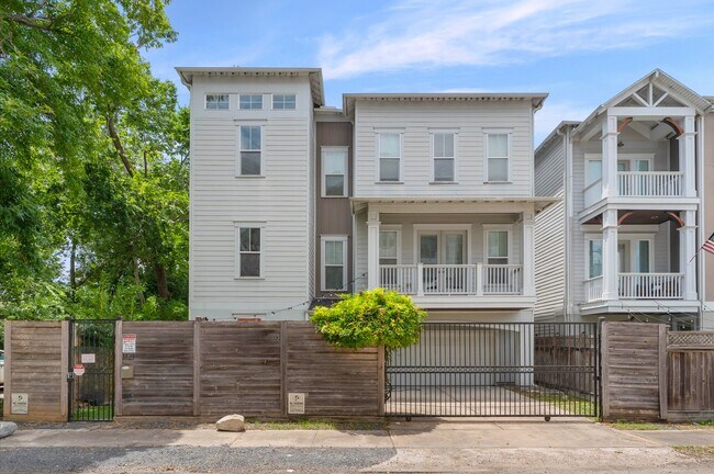 Building Photo - 1121 Moy St