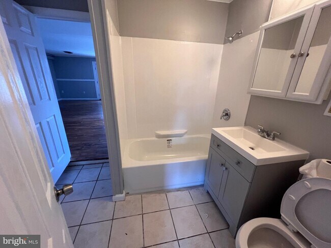 Building Photo - 27 Dunmore Ave