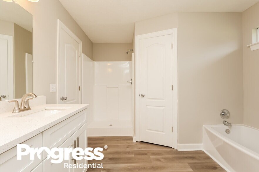 Building Photo - 3411 Belle Chase Dr