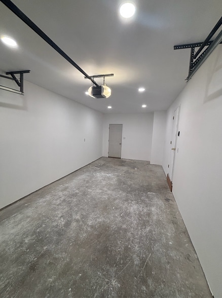 Building Photo - 2009 Quail Hollow Dr