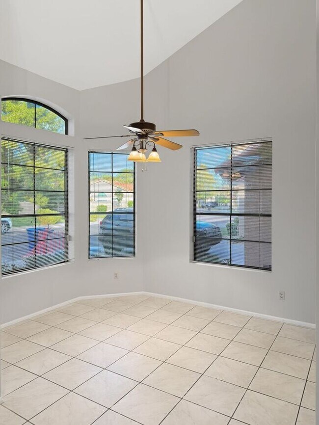 Building Photo - Location! Location! Beautiful 4 Bedroom/ 3 Bath Home! Ray/Kyrene