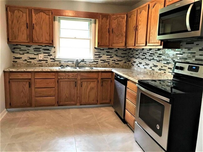 Building Photo - 310 College Park Dr