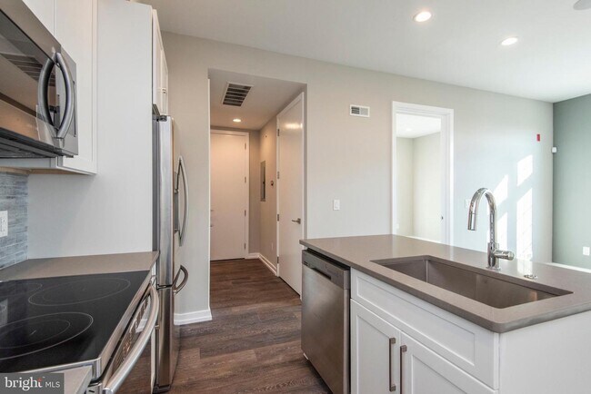 Primary Photo - 1340 S 13th St