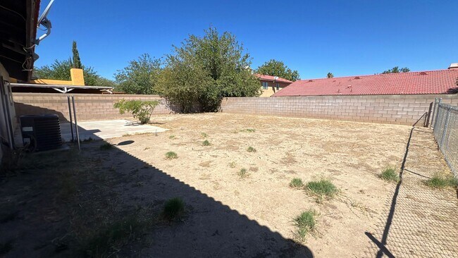 Building Photo - East Lancaster Home