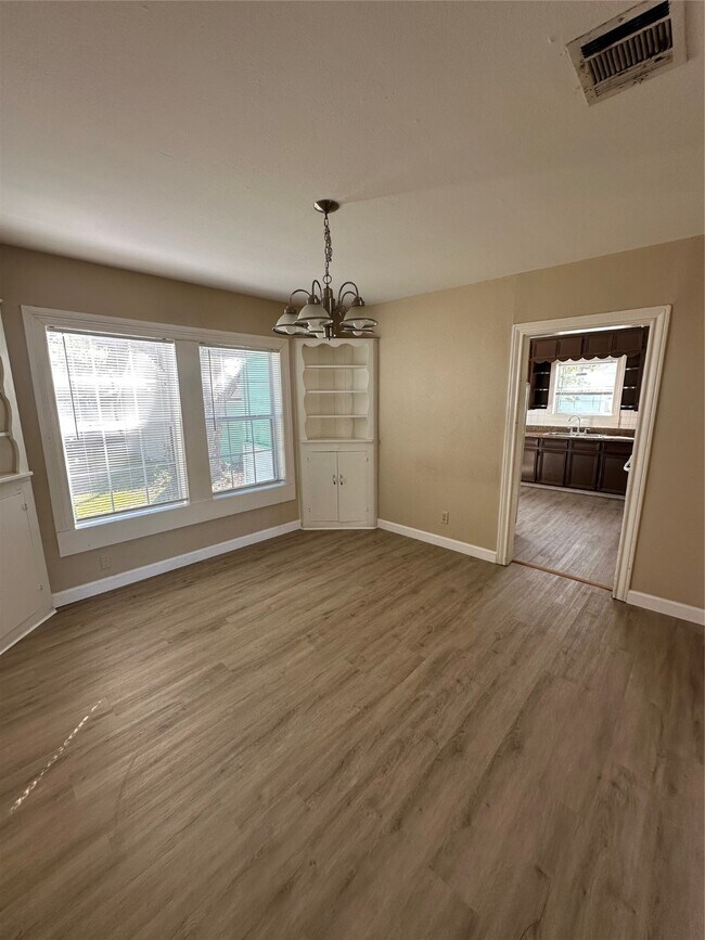 Building Photo - 6908 Moss Rose St