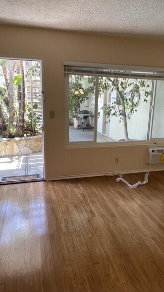 Building Photo - 3355 Manning Ave