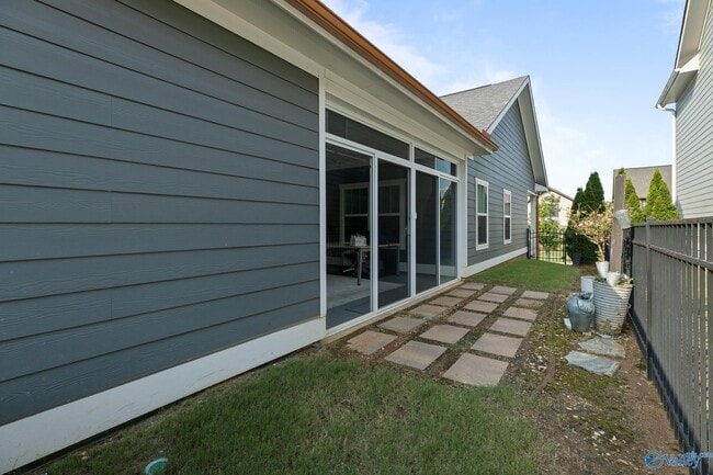 Building Photo - 1509 Trek St