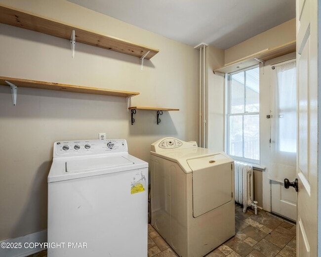 Building Photo - 703 Scott St