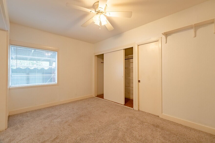Building Photo - 1705 Winsted Ln