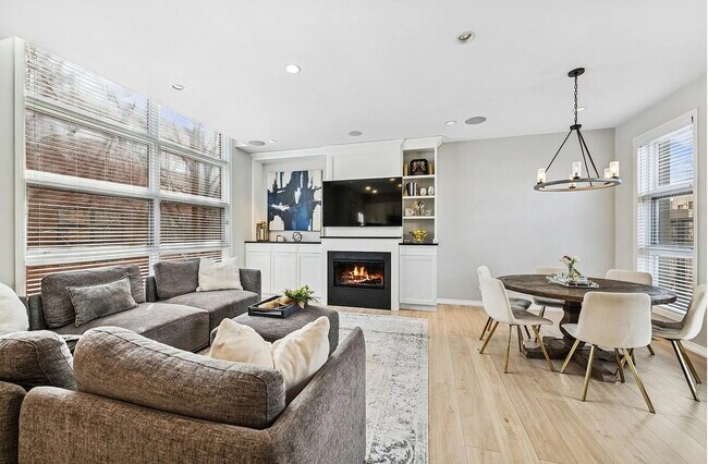 Building Photo - Comfortable Living in a Desirable Area