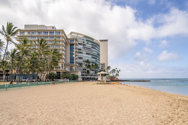 Building Photo - Oceanfront Kaimana Beach Studio at Sans Souci