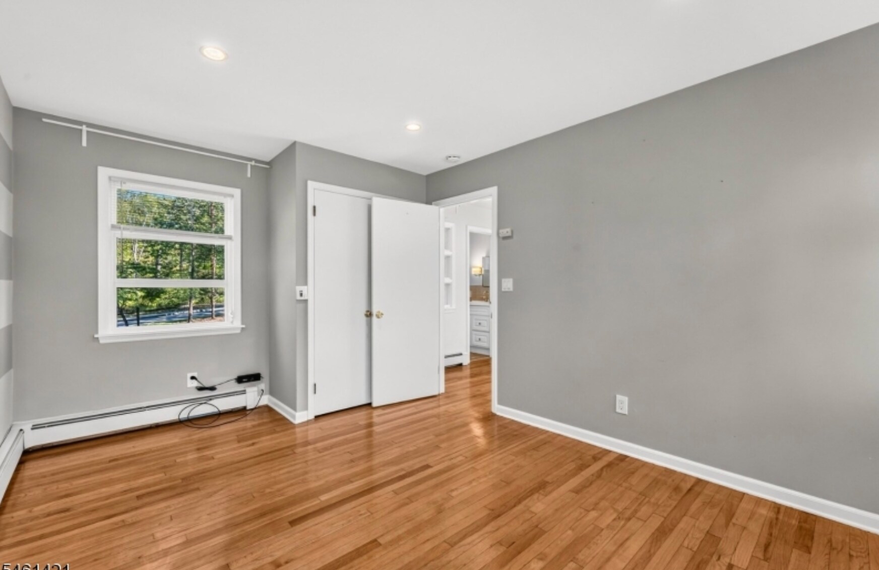 Building Photo - 879 Vosseller Ave