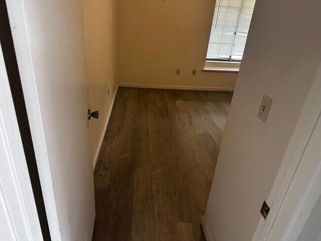 Building Photo - 7131 Hanover Cir