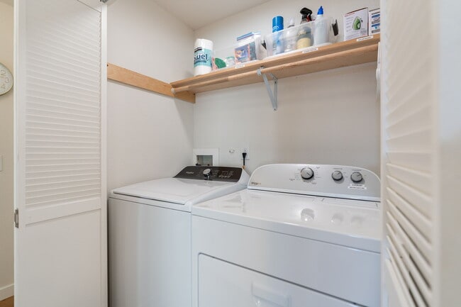 Building Photo - B Street