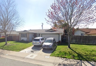 Building Photo - Adorable 4/2 With GREAT Backyard.  Gardene...
