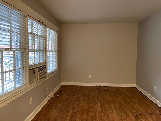 Building Photo - 2000 Patio Ct