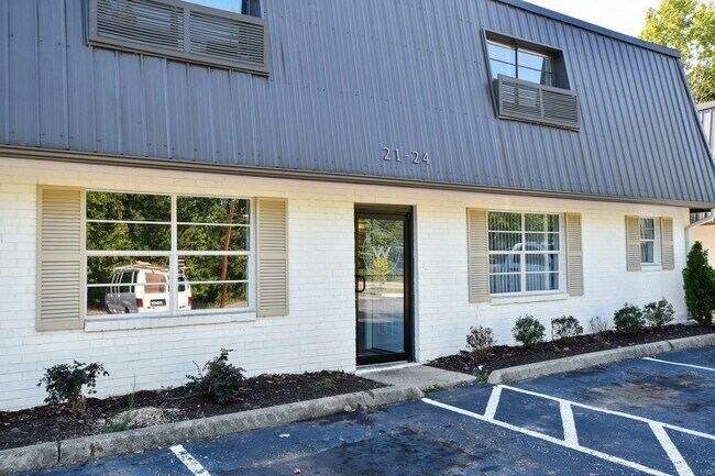 Building Photo - 405 Lily St