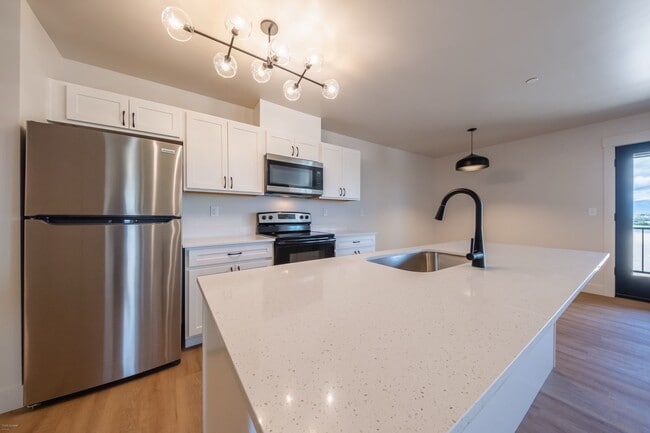 Building Photo - Jumbo 2 bed 2 bath  Modern Apartment - 1323 sqft