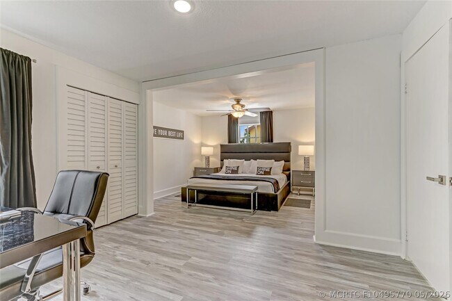 Building Photo - 16643 Redwood Way