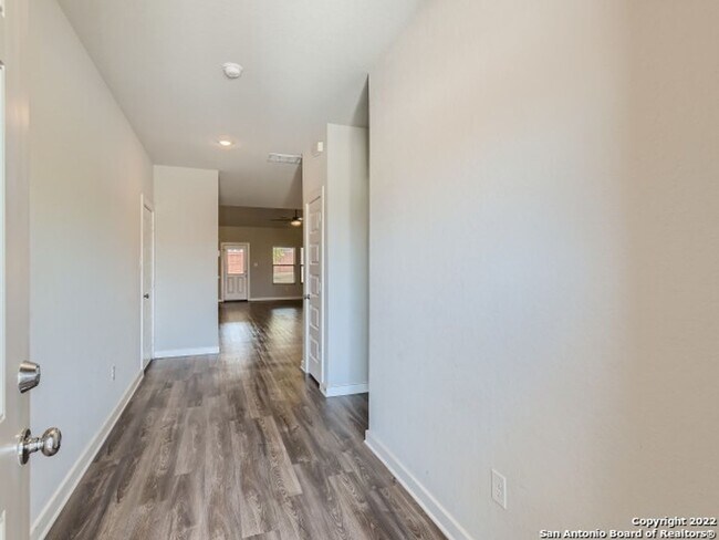 Building Photo - 5 Bedrooms with Tons of Indoor and Outdoor...