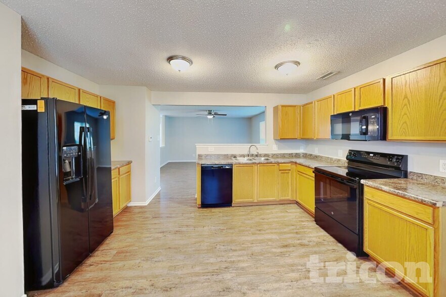 Building Photo - 678 Runnymede Ct