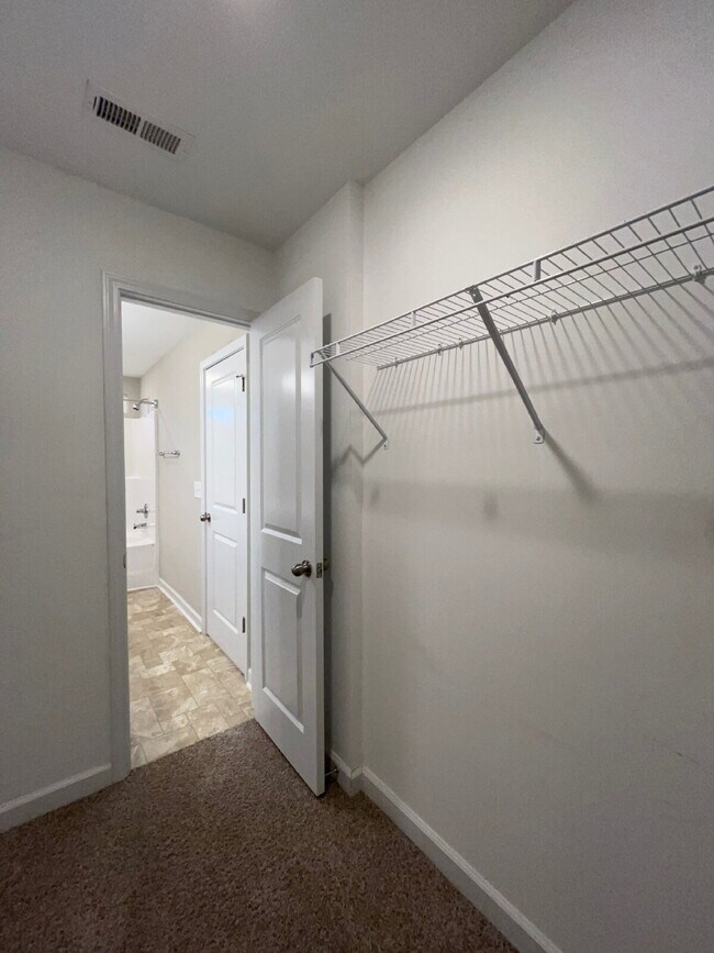 Building Photo - 2 Jaydn Dr W