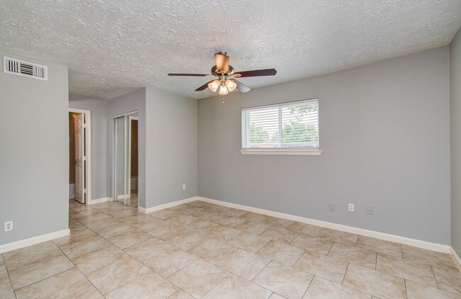 Building Photo - 10555 Turtlewood Ct