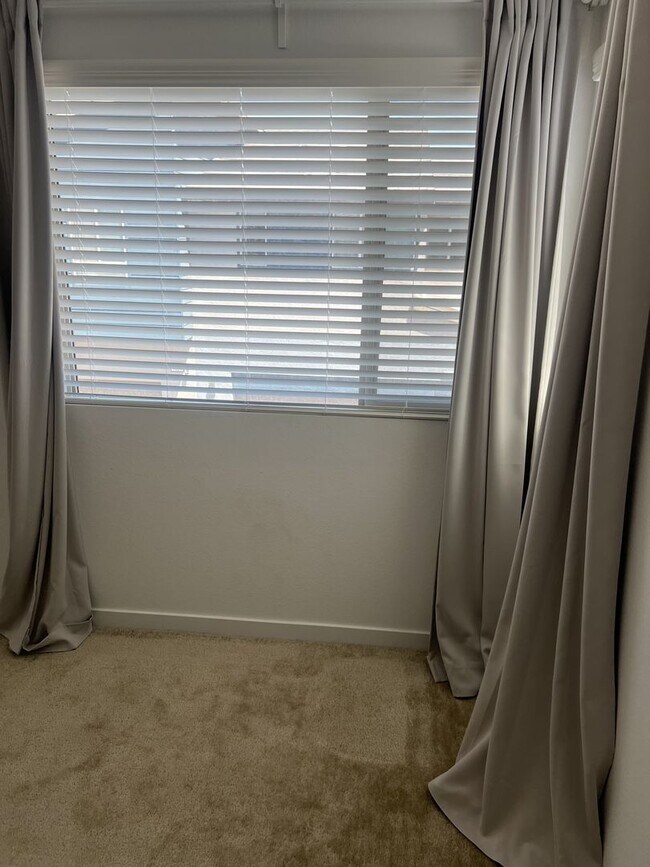 Building Photo - A Fabulous 2 Bedroom, 2 Bathroom townhome ...