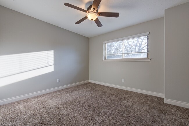 Building Photo - 607 Ellingham Dr