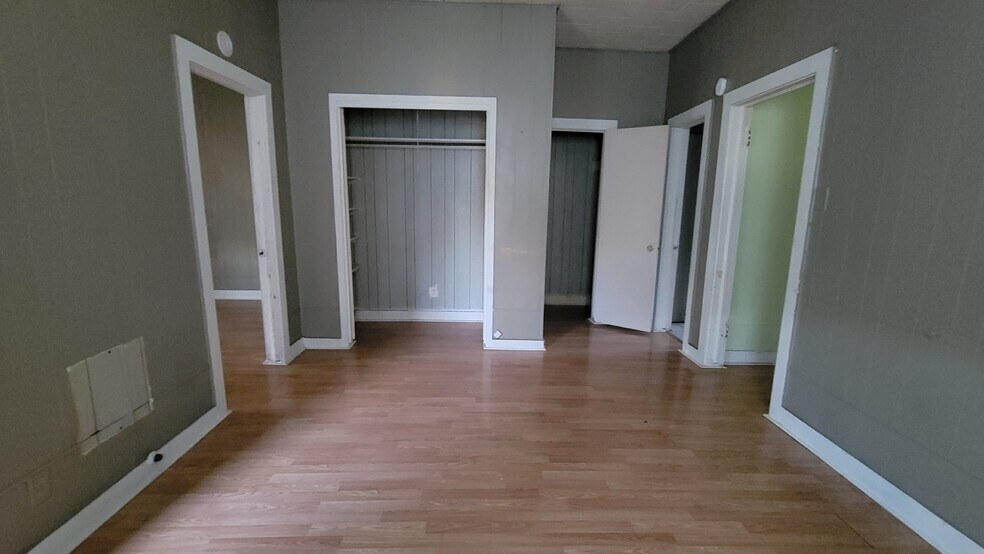 Building Photo - 428 W Wardville St