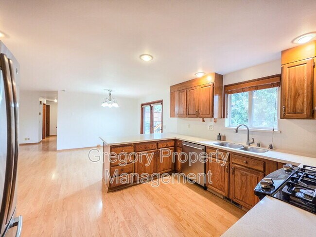 Building Photo - 4155 West Lake Sammamish Pkwy NE